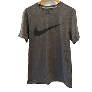 Nike Men's Gray Short Sleeve T-Shirt in Regular Fit Size S